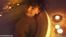 Ivy Snow bath